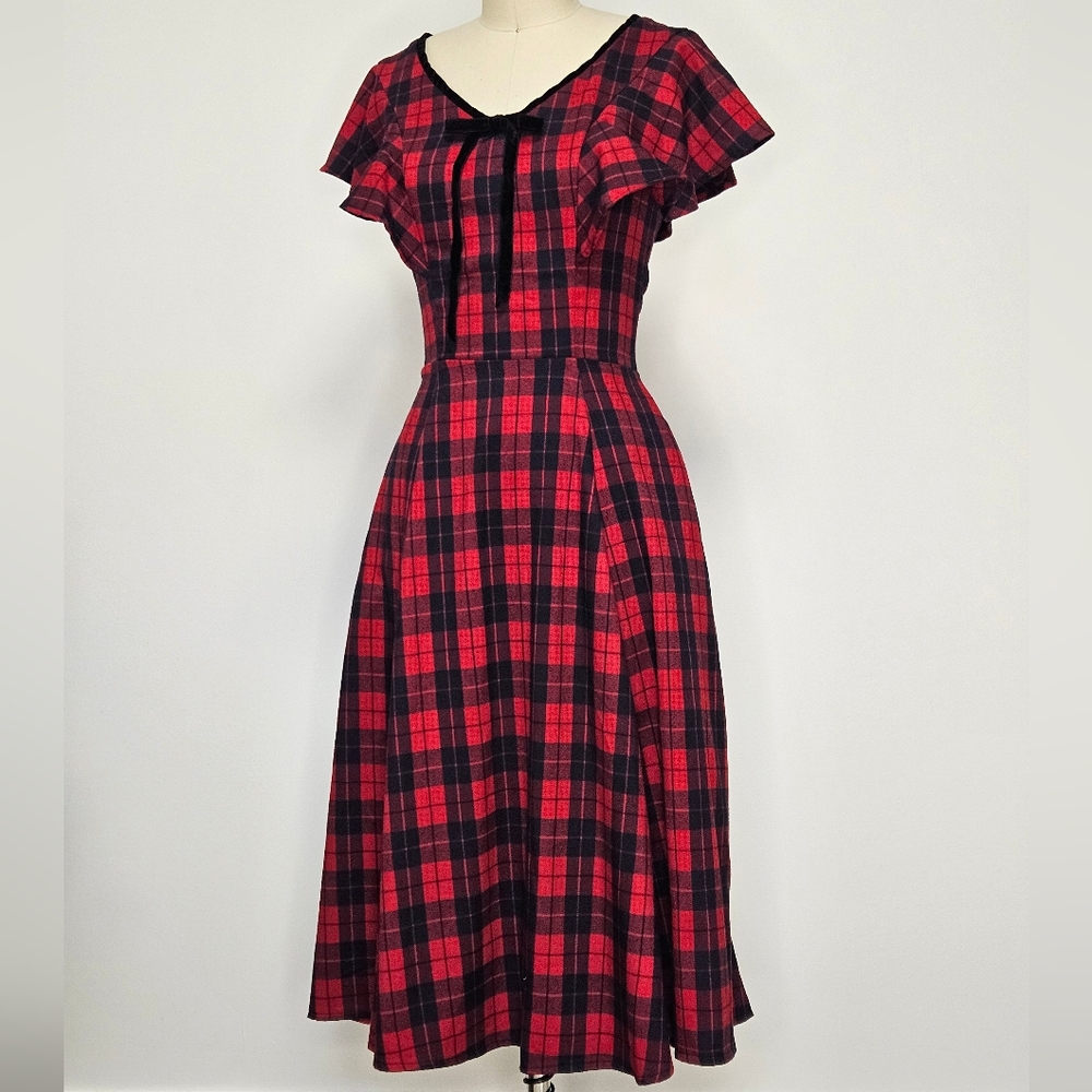 Vintage Style Plaid Dress with Pockets!